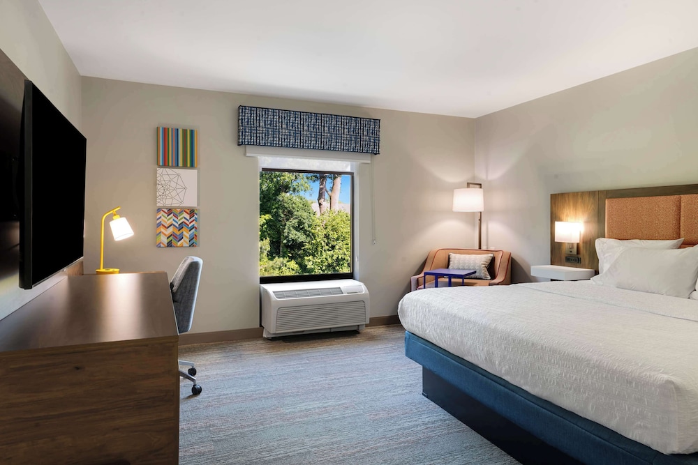 Hampton Inn Milford - photo 8