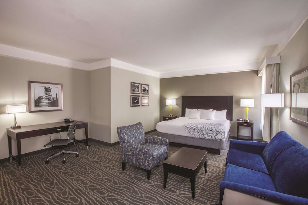 La Quinta Inn and Suites by Wyndham Lake Charles Casino Area - photo 8
