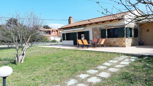 Detached House in Pefkochori with Garden — 4-Star Luxury Hotel in Pefkochori, Greece