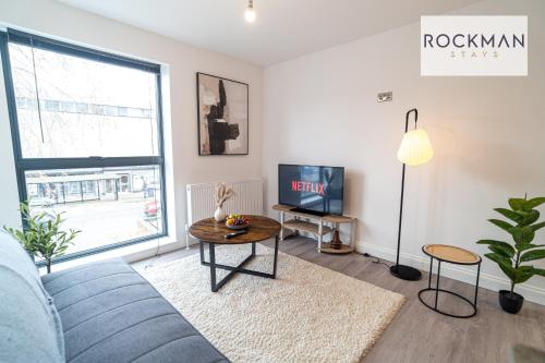 Royal Oak Apartments 1 Free Van Parking 2 Bedroom Apartment 2 bathrooms Sleeps 6 Perfect for Contractors Fast Wi fi — 4-Star Luxury Hotel in Brentwood, United Kingdom