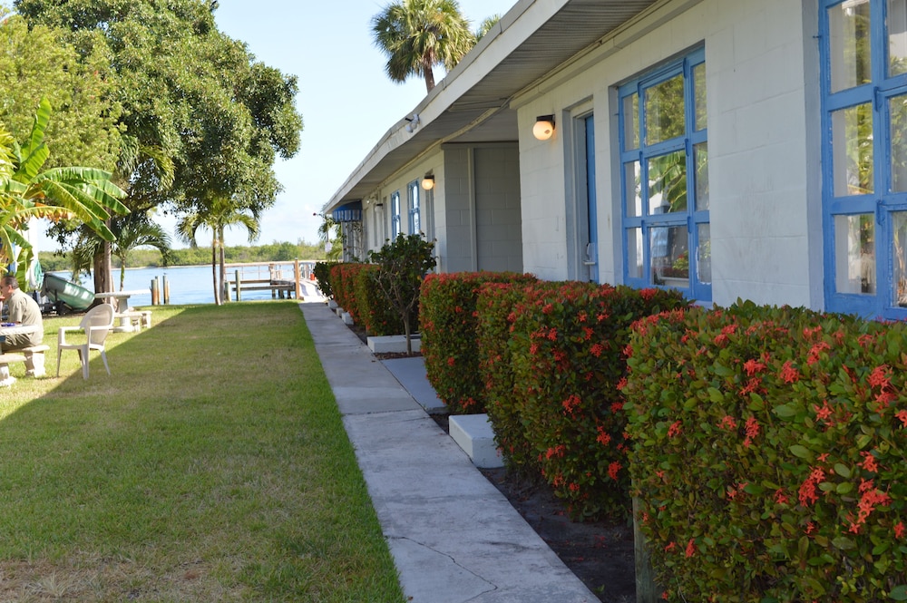 Dockside Inn & Resort - photo 21