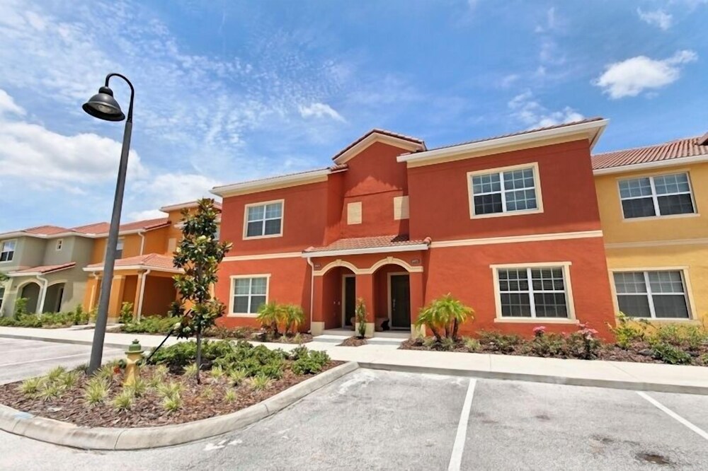 Hercules' Headquarters 4 Br townhouse by RedAwning — 4-Star Luxury Hotel in Kissimmee, United States