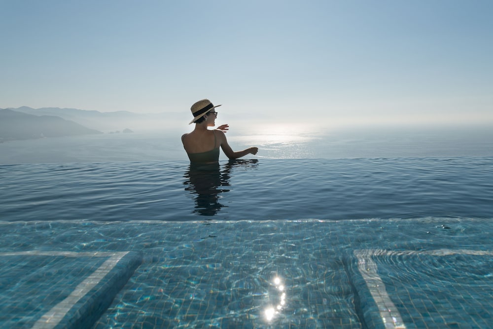 Infinity pool
