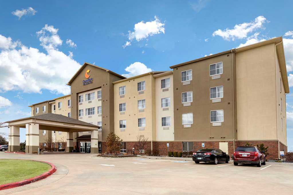 Comfort Inn & Suites Oklahoma City West I 40 - photo 2