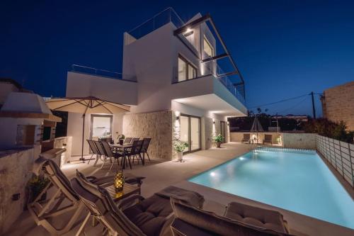 Villa Icons — 4-Star Luxury Hotel in Agia Marina, Greece