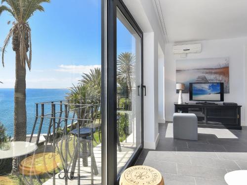 Seaside Suite 302 by VillaGranCanaria — 4-Star Luxury Hotel in San Agustin, Spain