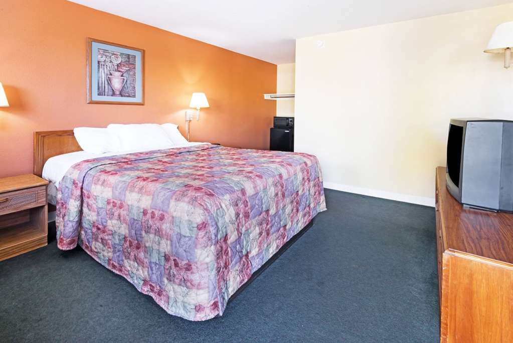 Days Inn by Wyndham Henrietta Rochester Area - photo 11
