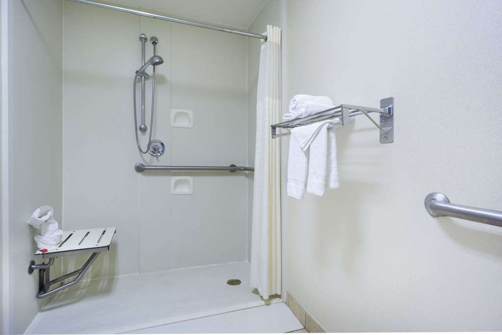 Days Inn by Wyndham Columbus Airport - photo 12