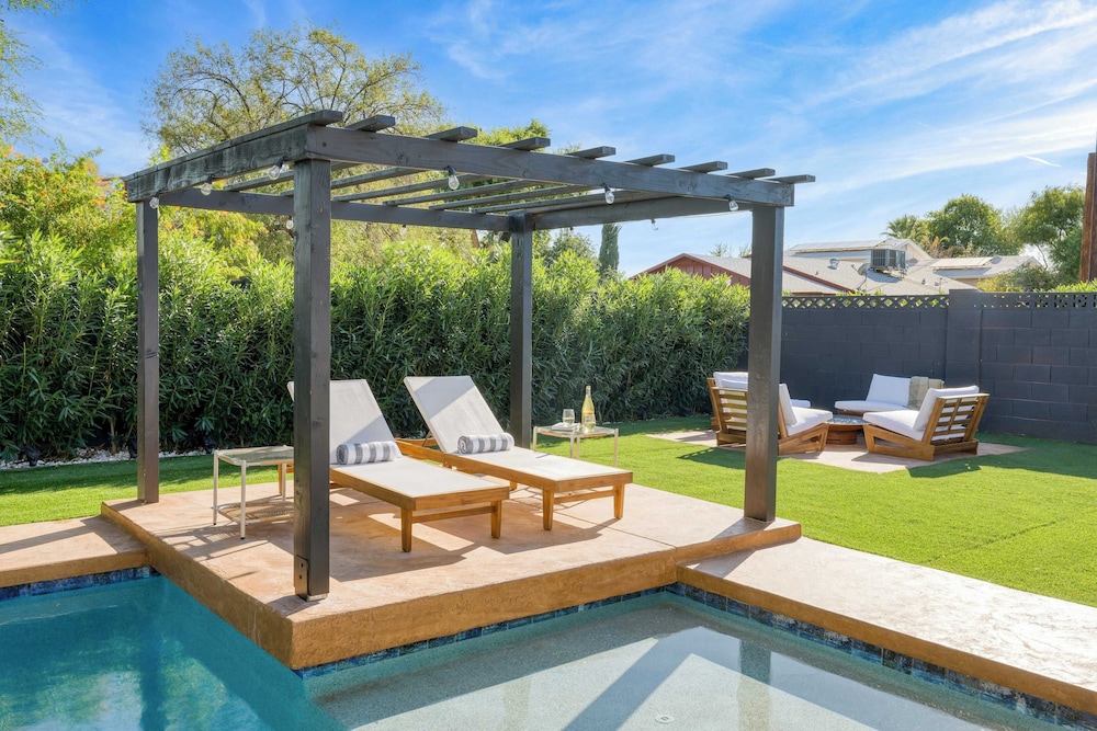 Element by AvantStay Pool Firepit Game Room - photo 27