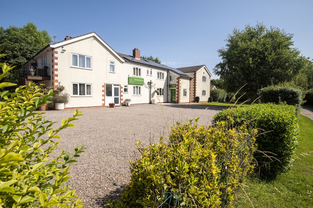 Bridleways Guest House & Holiday Homes — 4-Star Luxury Hotel in Mansfield, United Kingdom