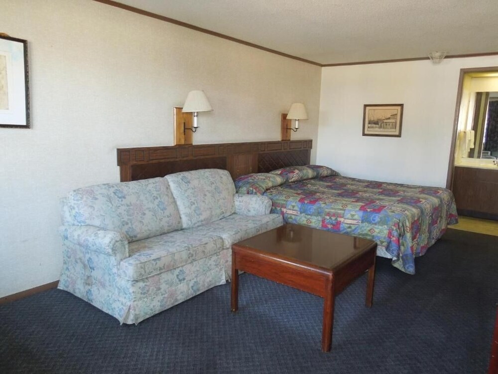 Xenia Country Inn - photo 11