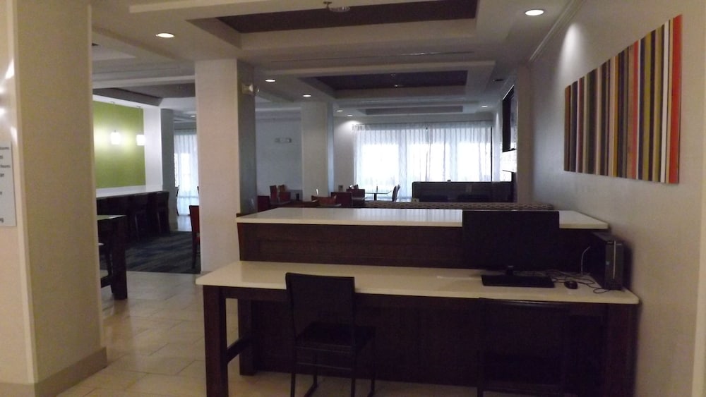 Holiday Inn Express Hotel & Suites Dyersburg by IHG - photo 41