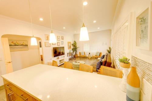 1000#1 Contemporary Home w Parking Grill & AC — 4-Star Luxury Hotel in Newport Beach, United States