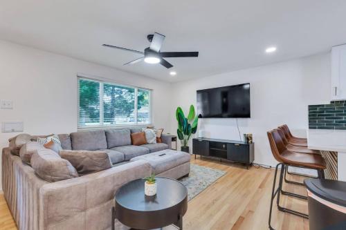 4BD Near DT Hot Tub Pingpong & Backyard Fun — hotel in Arvada