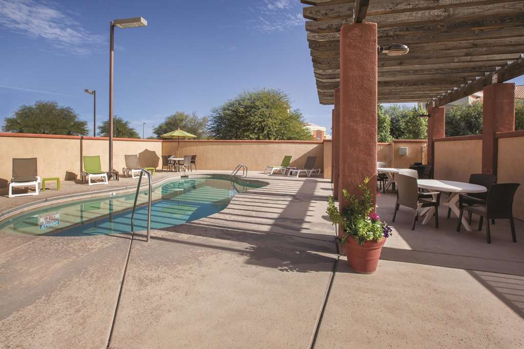La Quinta Inn & Suites by Wyndham NW Tucson Marana - photo 16