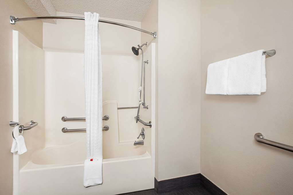 Super 8 by Wyndham Lenexa Overland Park Mall Area - photo 9