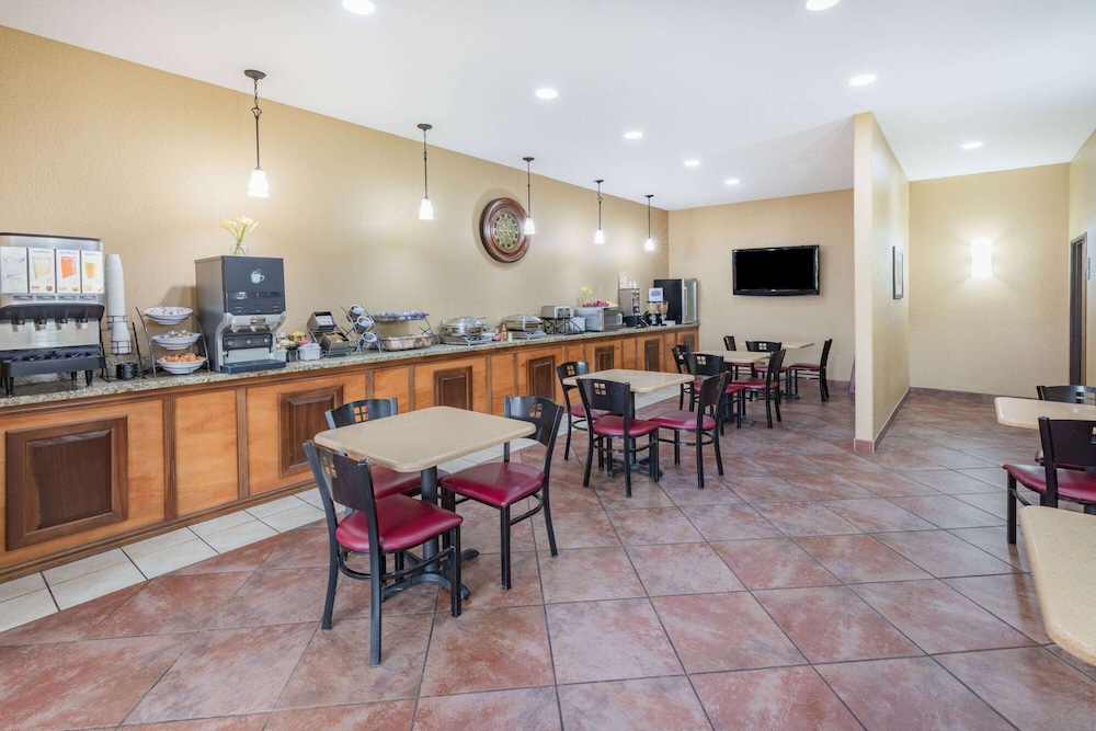 Baymont by Wyndham Cuero - photo 41