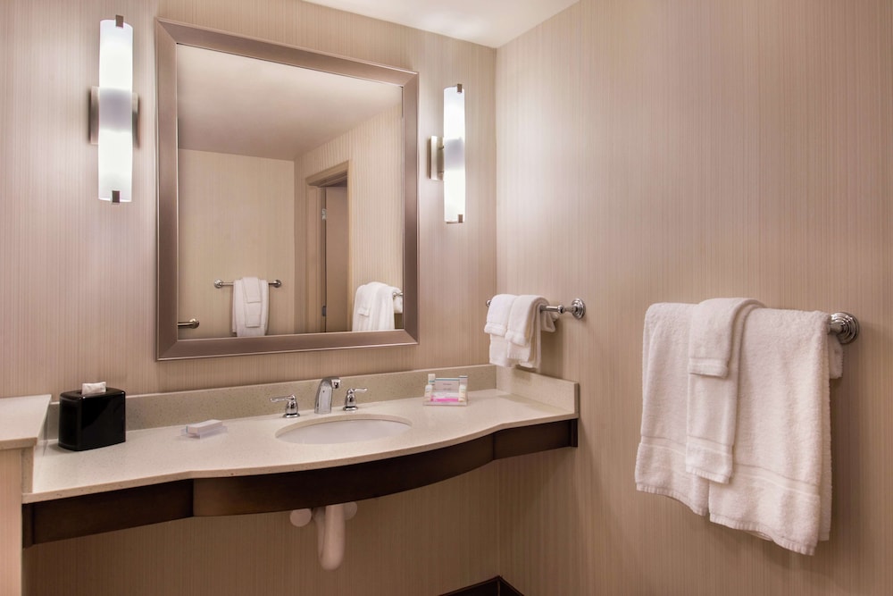 Hilton Garden Inn Bristol - photo 32