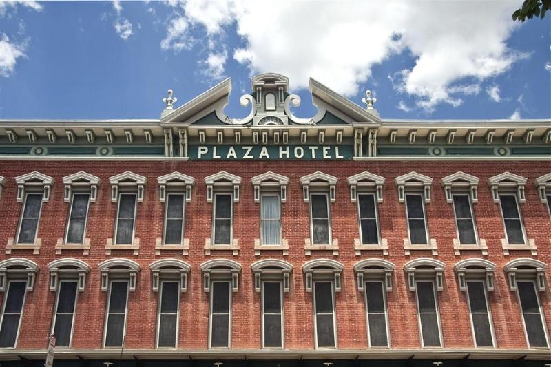 Historic Plaza Hotel - photo 2