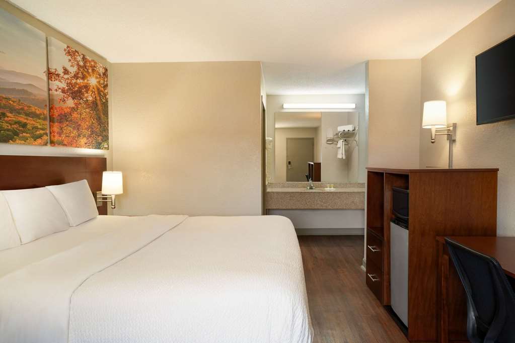 Days Inn by Wyndham Dillon - photo 7