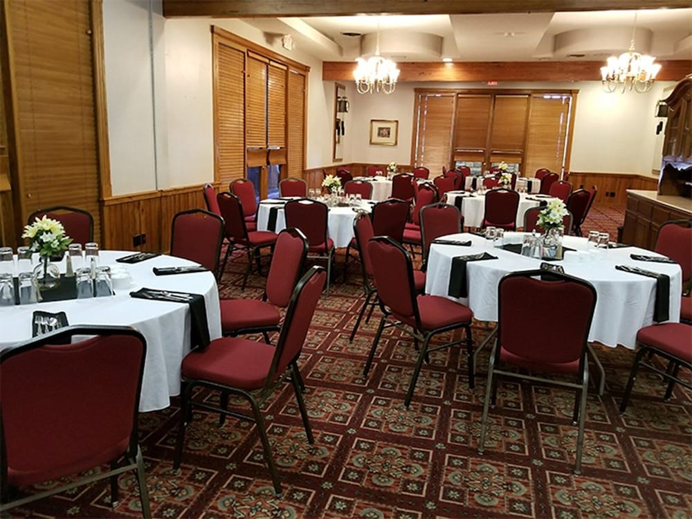 Inn of the Hills Resort and Conference Center - photo 32