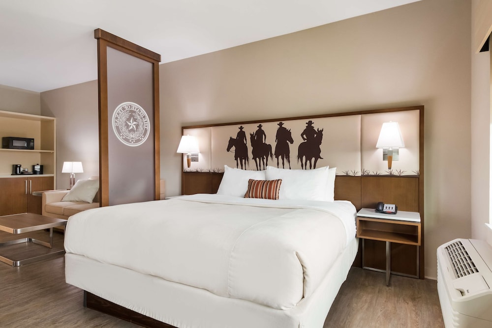Best Western Bandera Suites & Saloon - photo 7