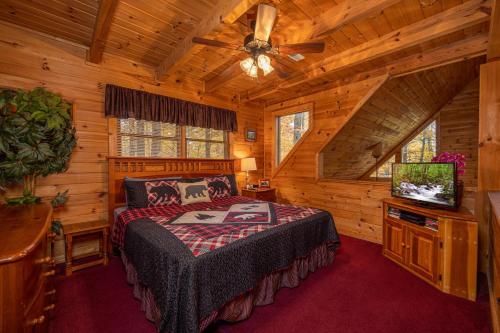 Porch Swing Memories sleeps up to 4 Free attractions ticket included hot tub wifi arcade grill — 4-Star Luxury Hotel in Sevierville, United States