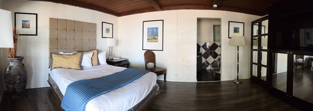Sterling Gardens Hotel - photo 22