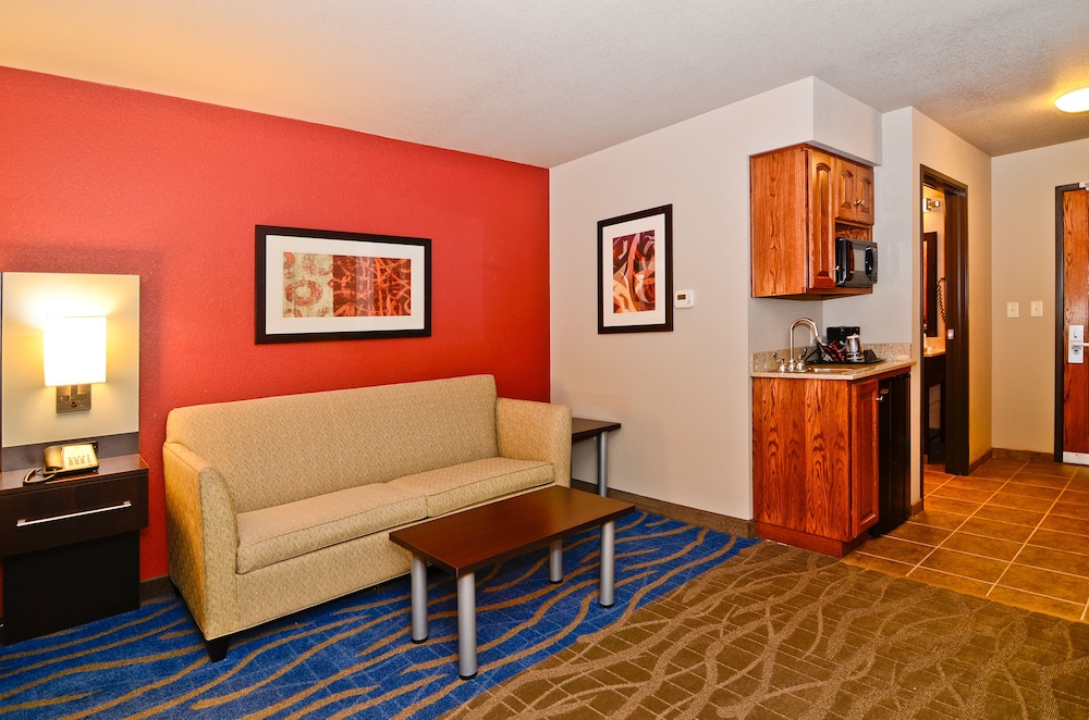 Astoria Hotel and Event Center - photo 21
