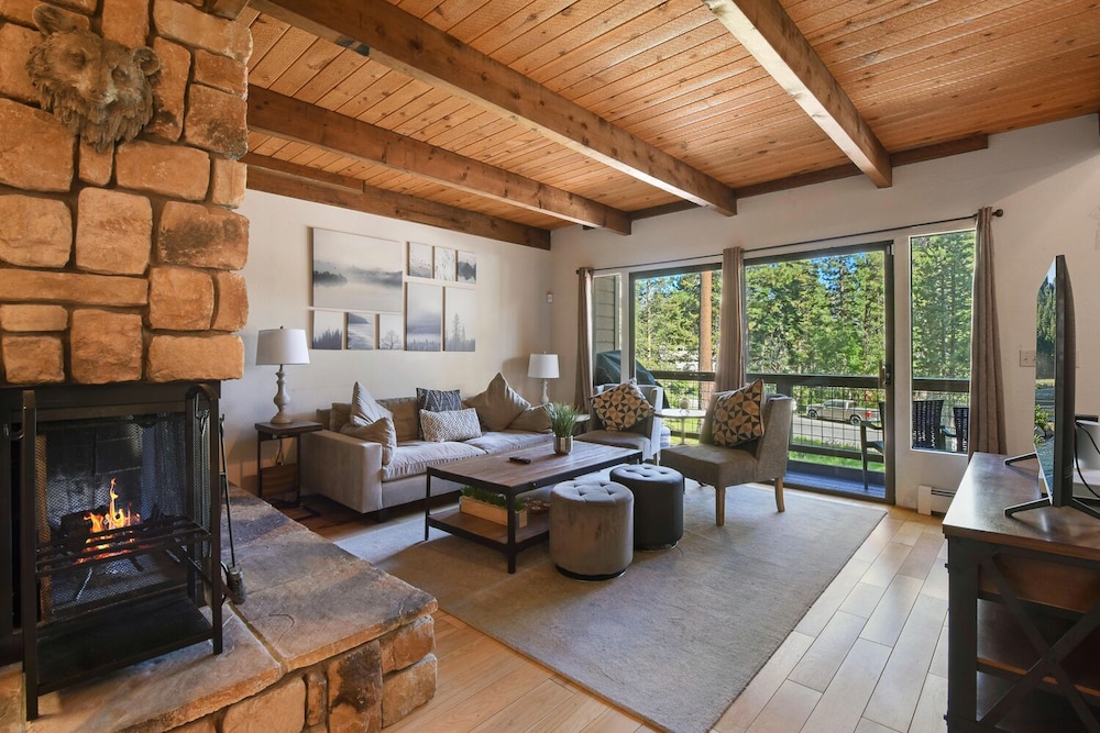 Mountain Retreat Lake Tahoe Incline Village Private Garage — 4-Star Luxury Hotel in Incline Village, United States
