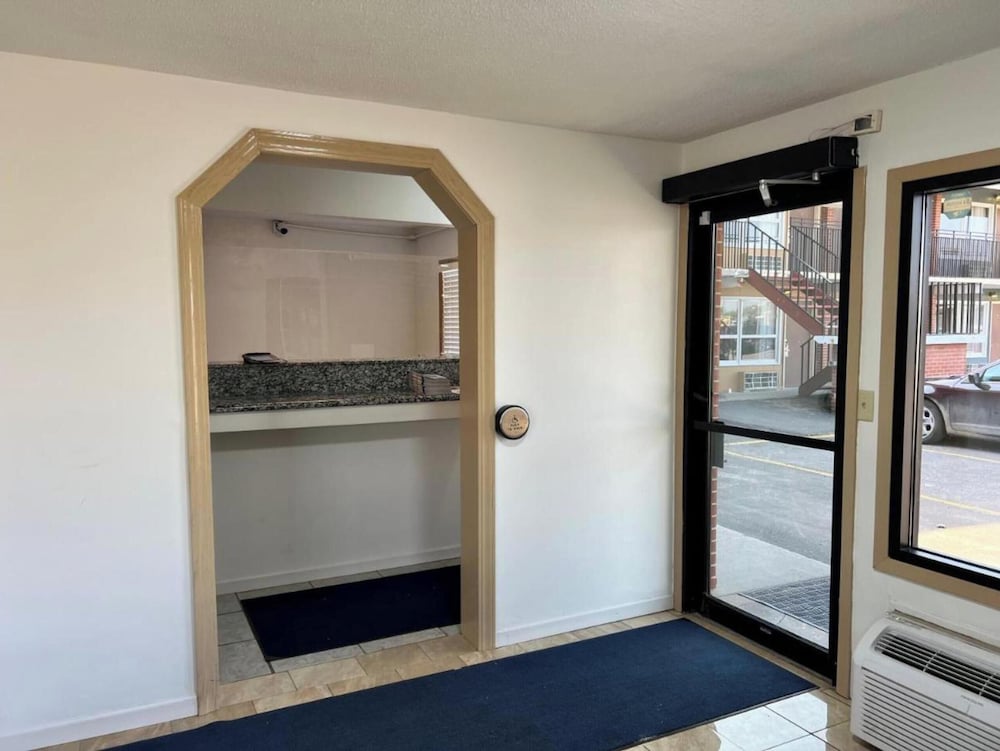 Devils Lake Inn - photo 3