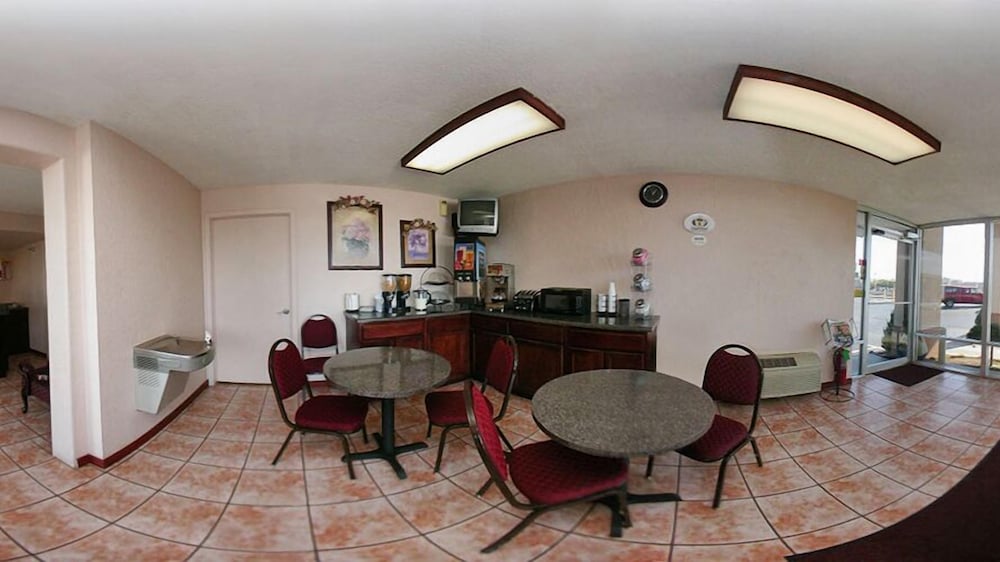 Super 8 by Wyndham Oklahoma Fairgrounds - photo 29