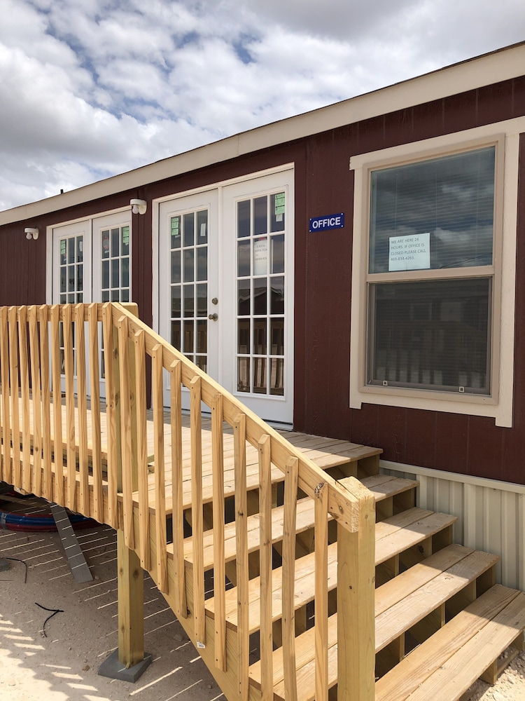 Monahans Country Inn - photo 21