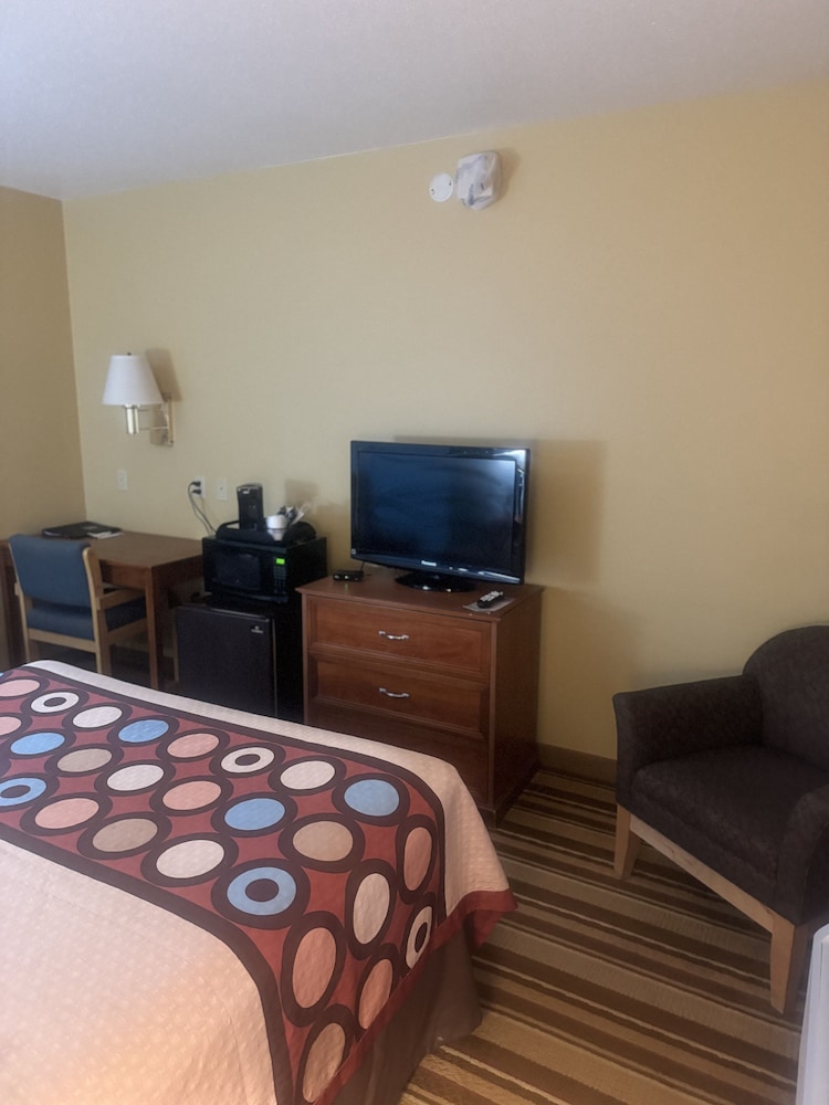 Super 8 by Wyndham Sparta - photo 28