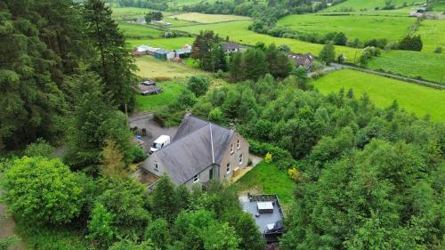 Mourne Mountain Bliss Rostrevor 4BR Cottage with Patio & BBQ ideal for a relaxing getaway — 4-Star Luxury Hotel in Rostrevor, United Kingdom