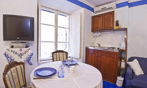 1 Bed Sleeps 2 Centre of Old Town w Wifi
