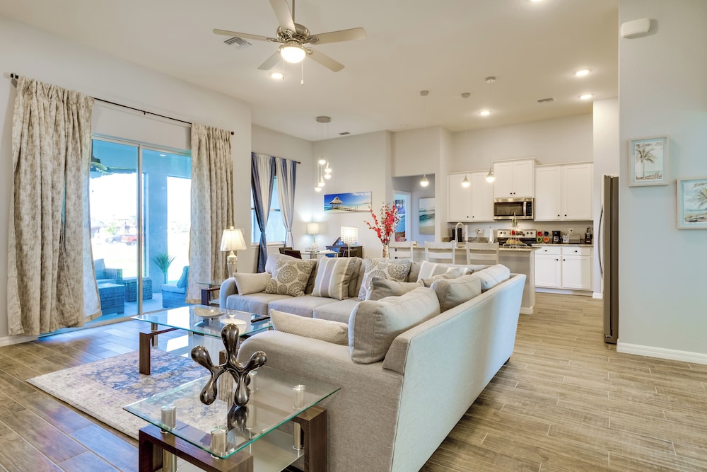 6 Mi to Sirenia Vista: Cape Coral Retreat w Grill