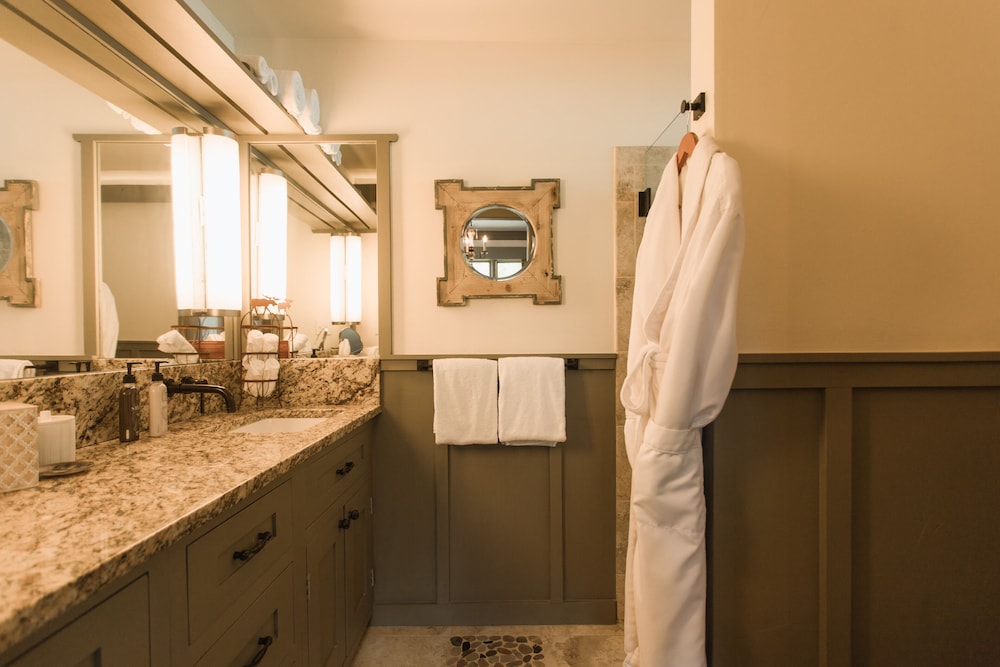 Highland Haven Creekside Inn - photo 118