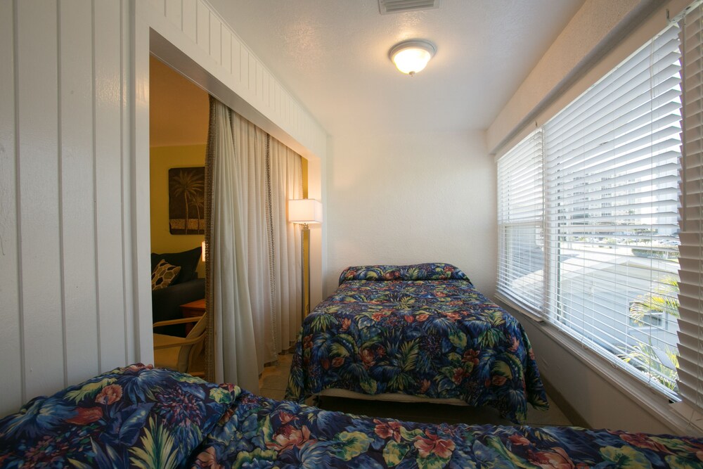 Dolphin Inn Resort - photo 14