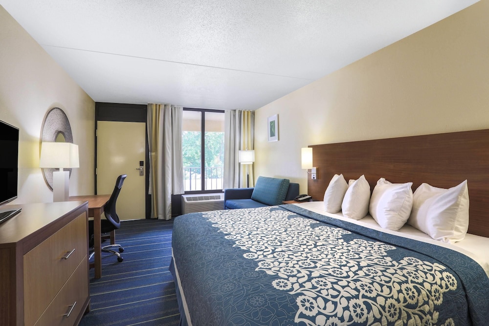 Days Inn by Wyndham Newark Wilmington - photo 10