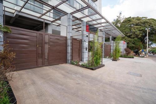 Modern 1 Bedroom Apartment with heated pool