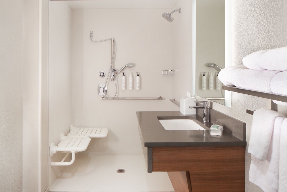 Fairfield Inn & Suites by Marriott Charleston - photo 22
