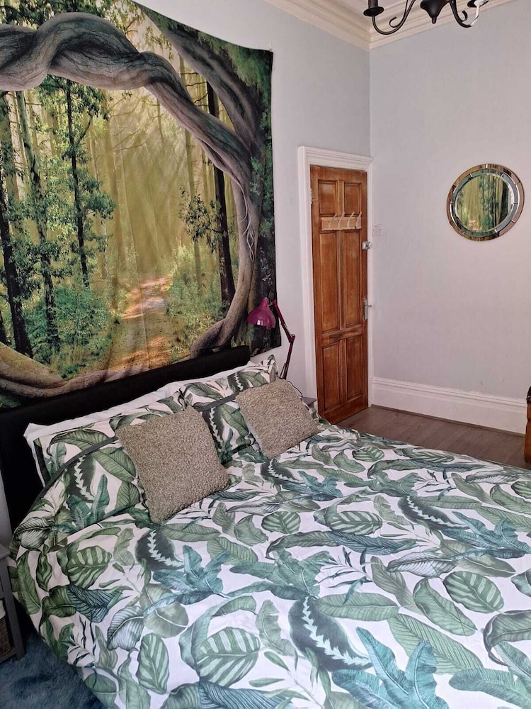 The Toothless Mog — 4-Star Luxury Hotel in Todmorden, United Kingdom