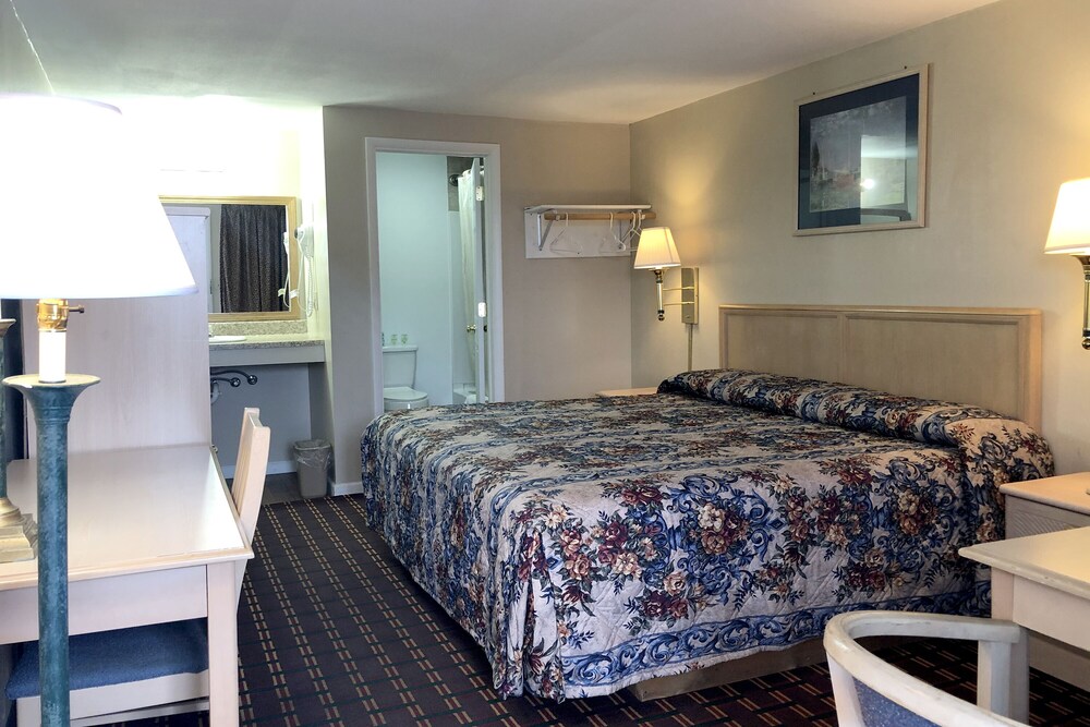 OYO Hotel Starlite Seneca Falls - featured photo