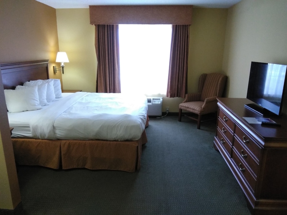 Baymont by Wyndham Clinton - photo 4