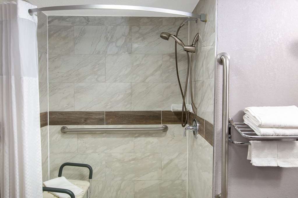 Super 8 by Wyndham Malvern - photo 24