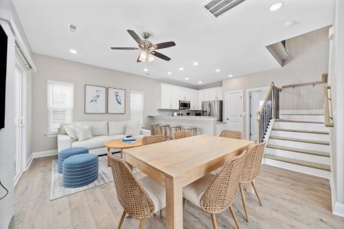 Topsail Jewel Steps to Ocean Private Garage — hotel near Myrtle Beach International Airport