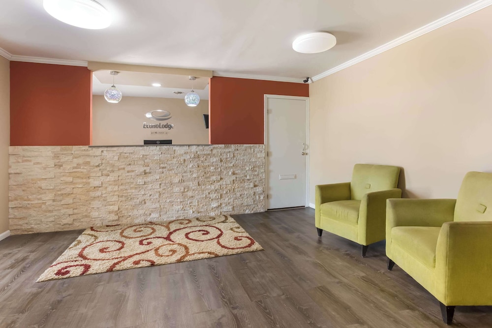 Econo Lodge Concordia MO - photo 2