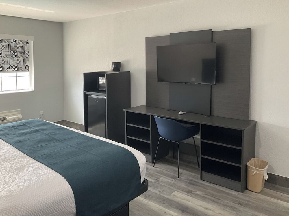Studio 6 Suites Brenham TX - photo 8