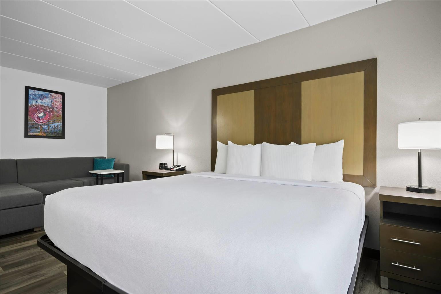 La Quinta Inn & Suites by Wyndham Sturbridge - photo 25
